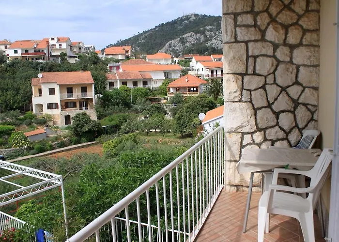 Double Hvar 141b